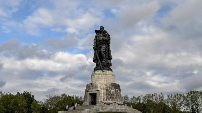 памятник Советскому воину-освободителю